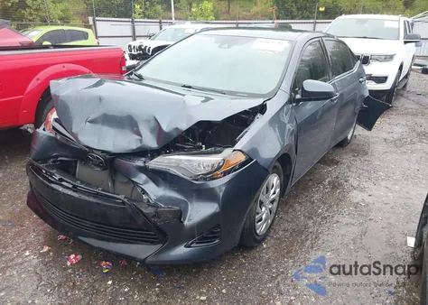 2017 Toyota Corolla Le z USA, uszkodzony, nr VIN 5YFBURHE5HP664247